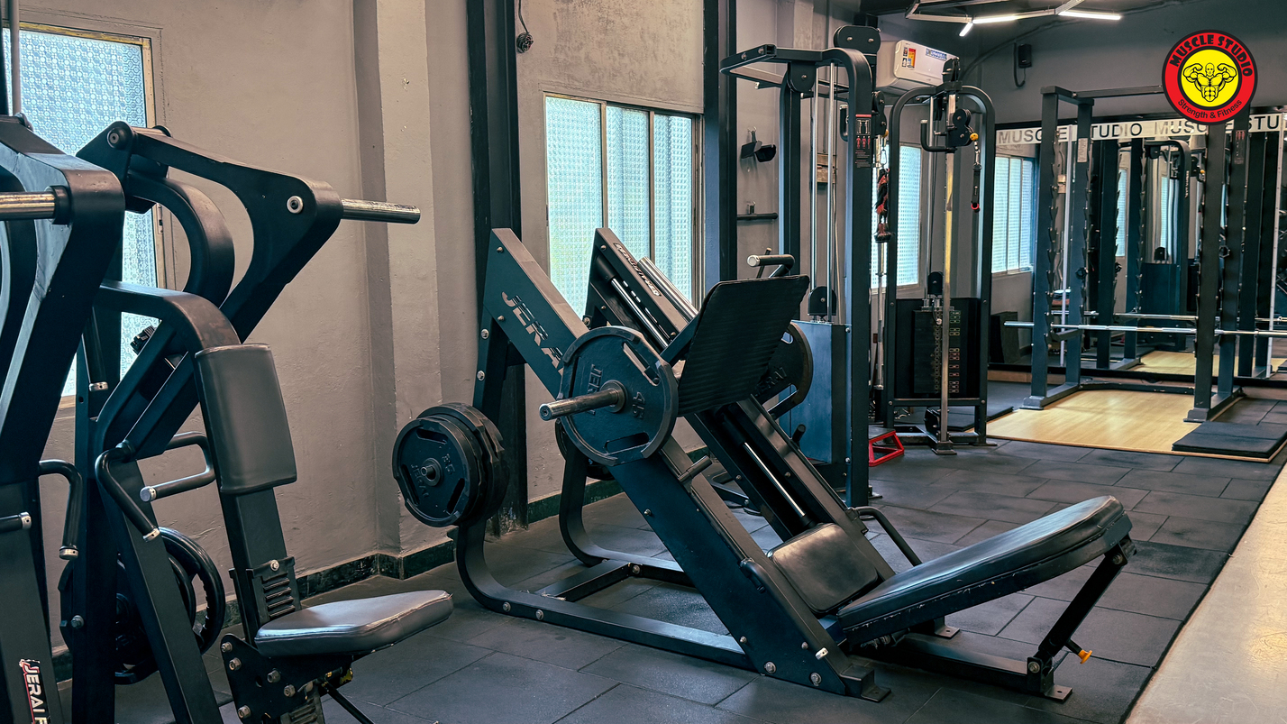 Gym equipment at Muscle Studio Vikhroli East