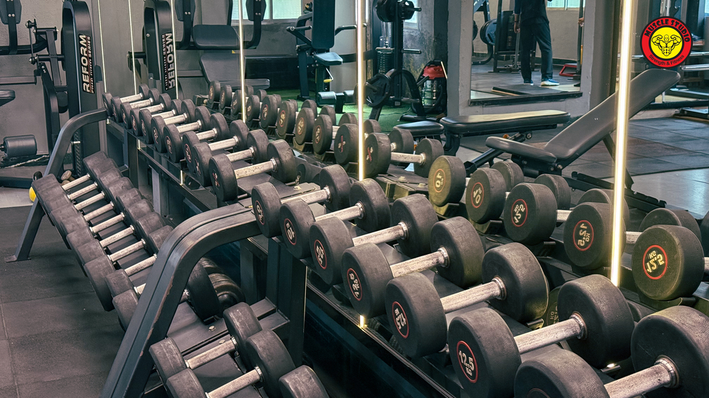 Gym equipment at Muscle Studio Vikhroli East